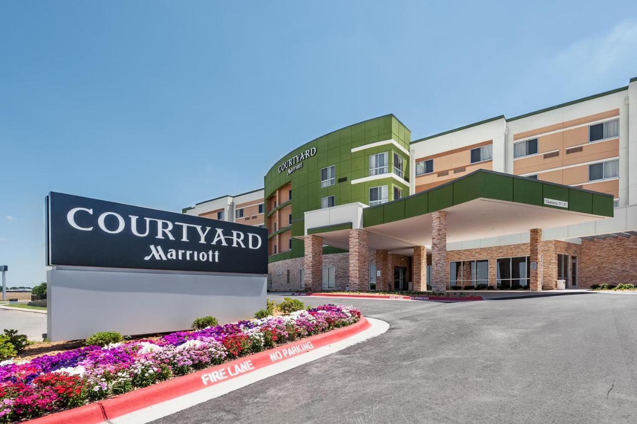 Courtyard By Marriott Hotel